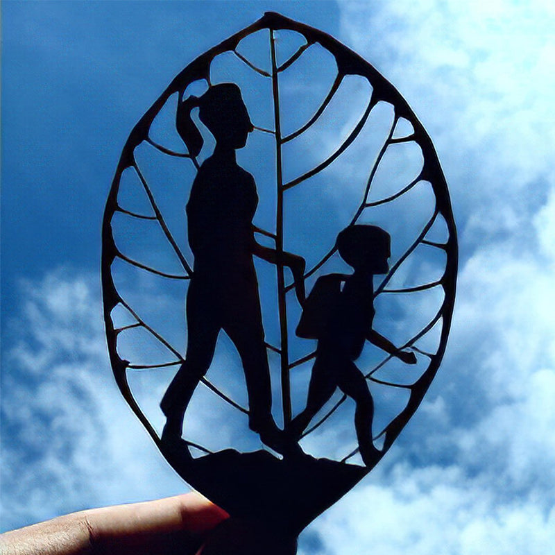 Decorazione incisa unica a forma di foglia – regalo per la Festa della Mamma