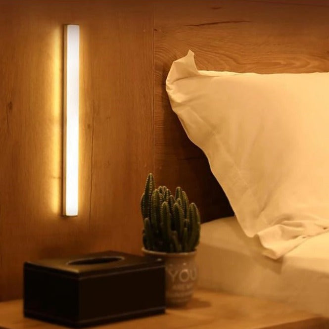 Lampada da armadio compatta e moderna con sensore