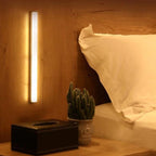 Lampada da armadio compatta e moderna con sensore
