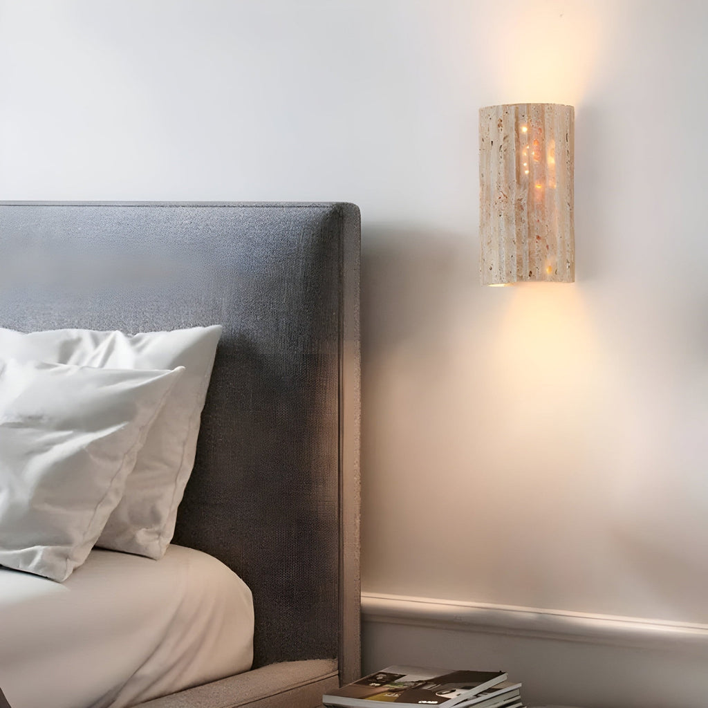 Moderne Wandleuchte mit zartem, warmem LED-Licht für Innenräume