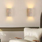 Moderne Wandleuchte mit zartem, warmem LED-Licht für Innenräume