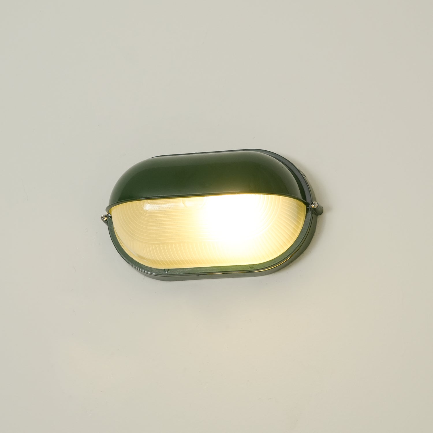 Lampe murale extérieure robuste, durable et résistante aux intempéries au design industriel