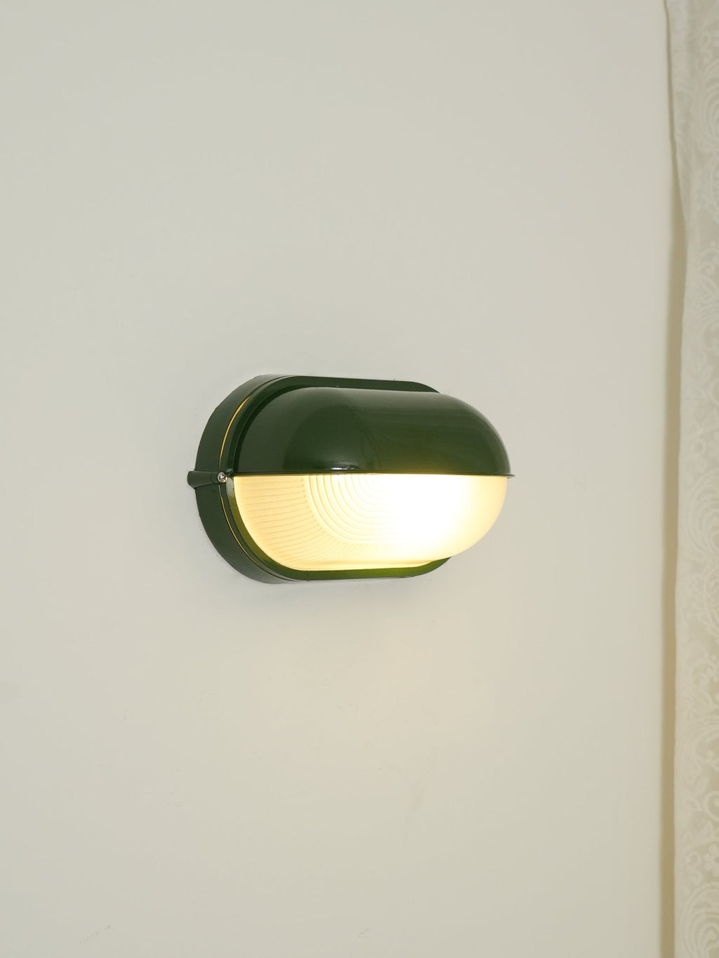 Lampe murale extérieure robuste, durable et résistante aux intempéries au design industriel