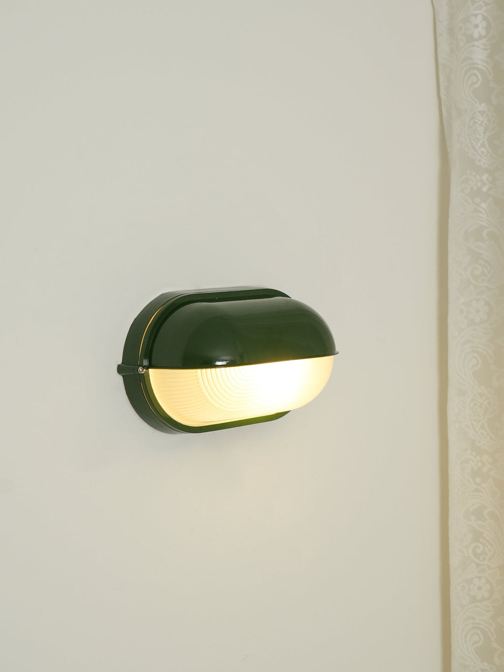 Lampe murale extérieure robuste, durable et résistante aux intempéries au design industriel