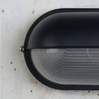 Lampe murale extérieure robuste, durable et résistante aux intempéries au design industriel