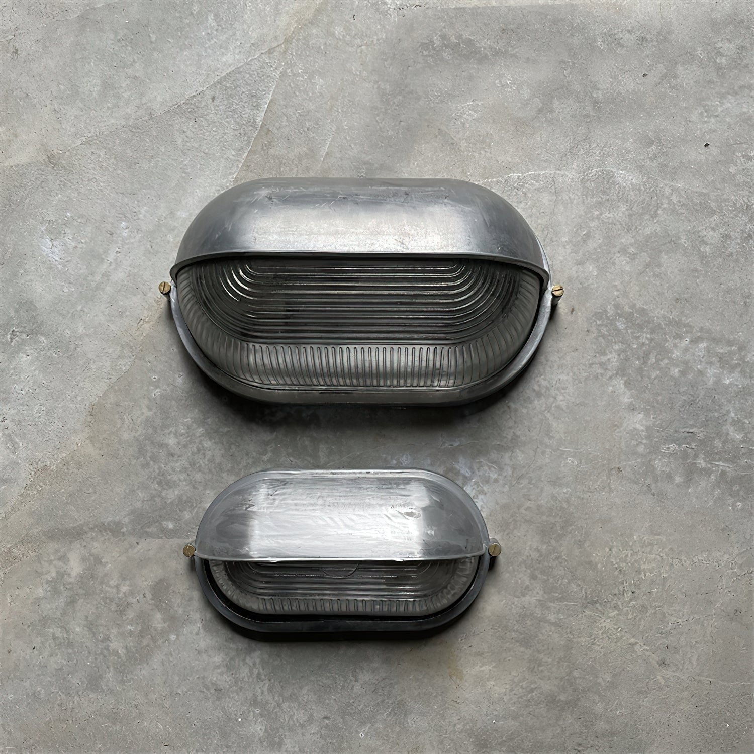 Lampe murale extérieure robuste, durable et résistante aux intempéries au design industriel