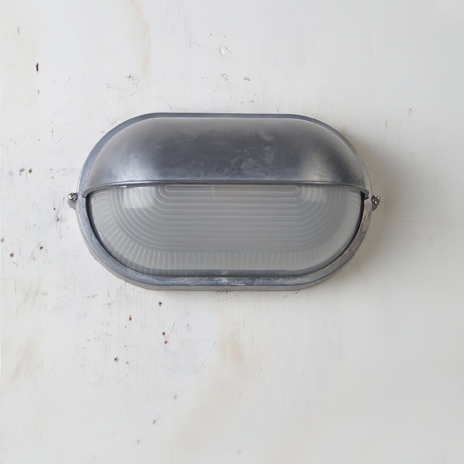 Lampe murale extérieure robuste, durable et résistante aux intempéries au design industriel