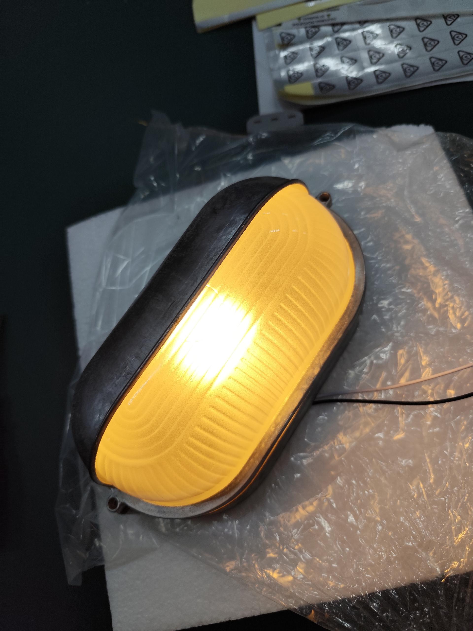 Zewnętrzna przemysłowa lampa ścienna typu bulkhead Owalny design odporny na warunki atmosferyczne