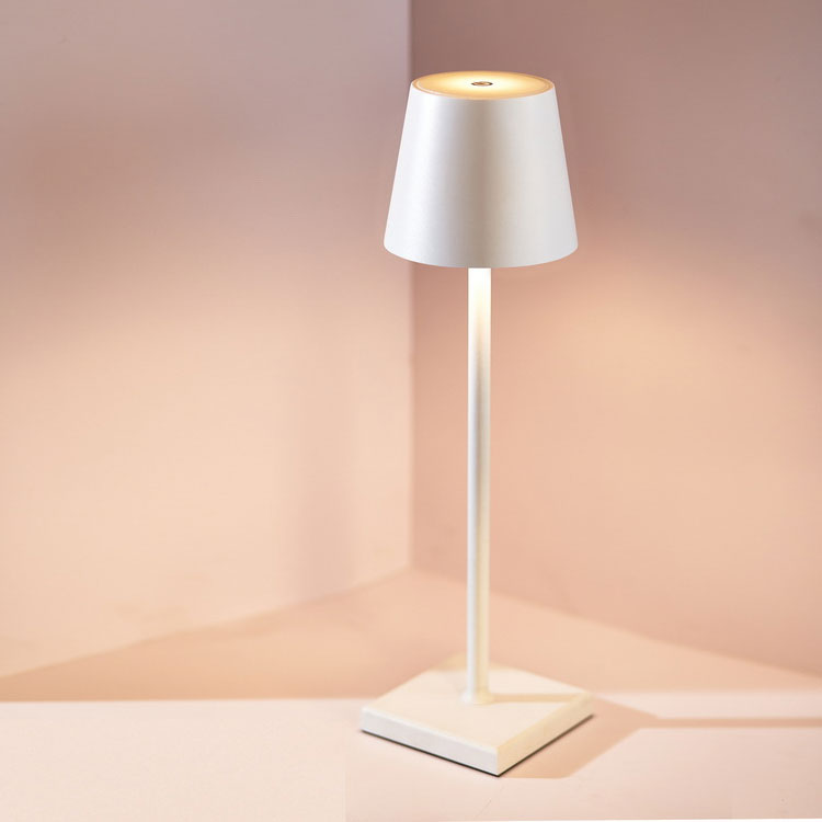 Lampada da tavolo LED scandinava moderna senza fili con funzione dimmer