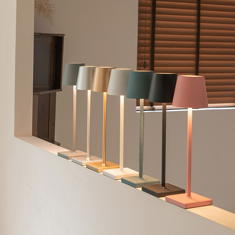 Lampada da tavolo LED scandinava moderna senza fili con funzione dimmer