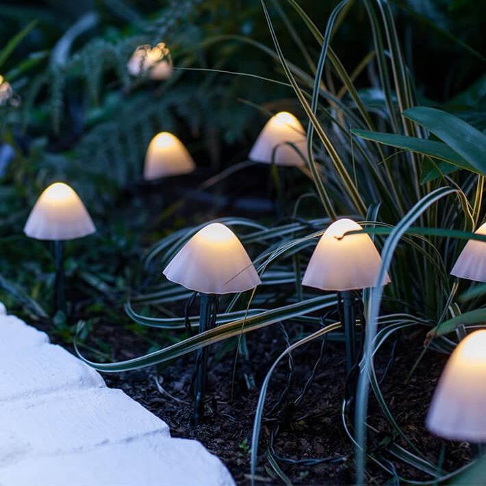 Mushroom-shaped outdoor LED lamp for garden path lighting