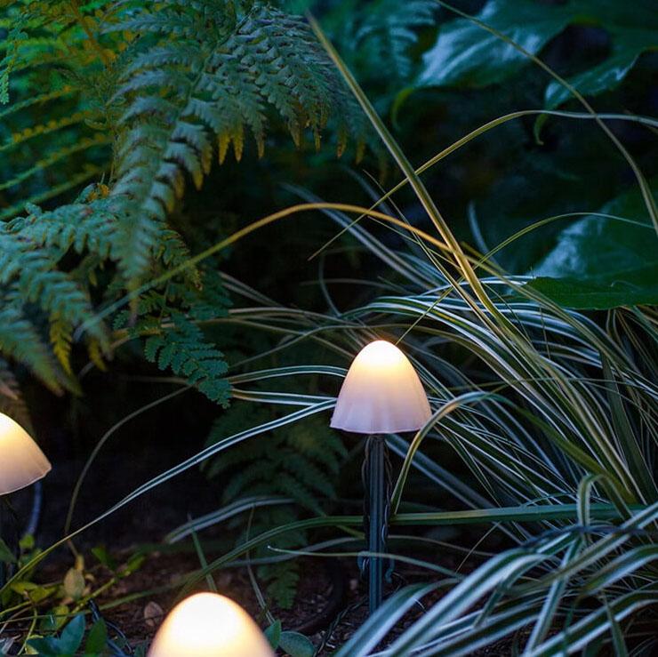 Lampe extérieure LED en forme de champignon pour éclairer les allées de jardin