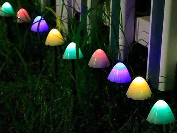 Lampe extérieure LED en forme de champignon pour éclairer les allées de jardin