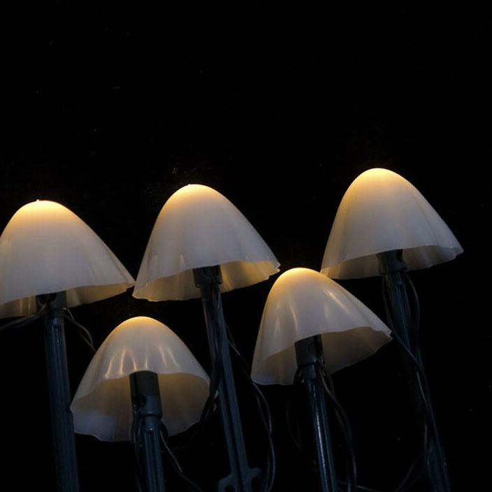 Lampe extérieure LED en forme de champignon pour éclairer les allées de jardin