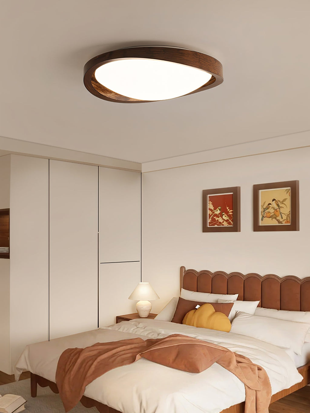 Orzechowy lampa sufitowa LED z zakrzywioną krawędzią do salonu