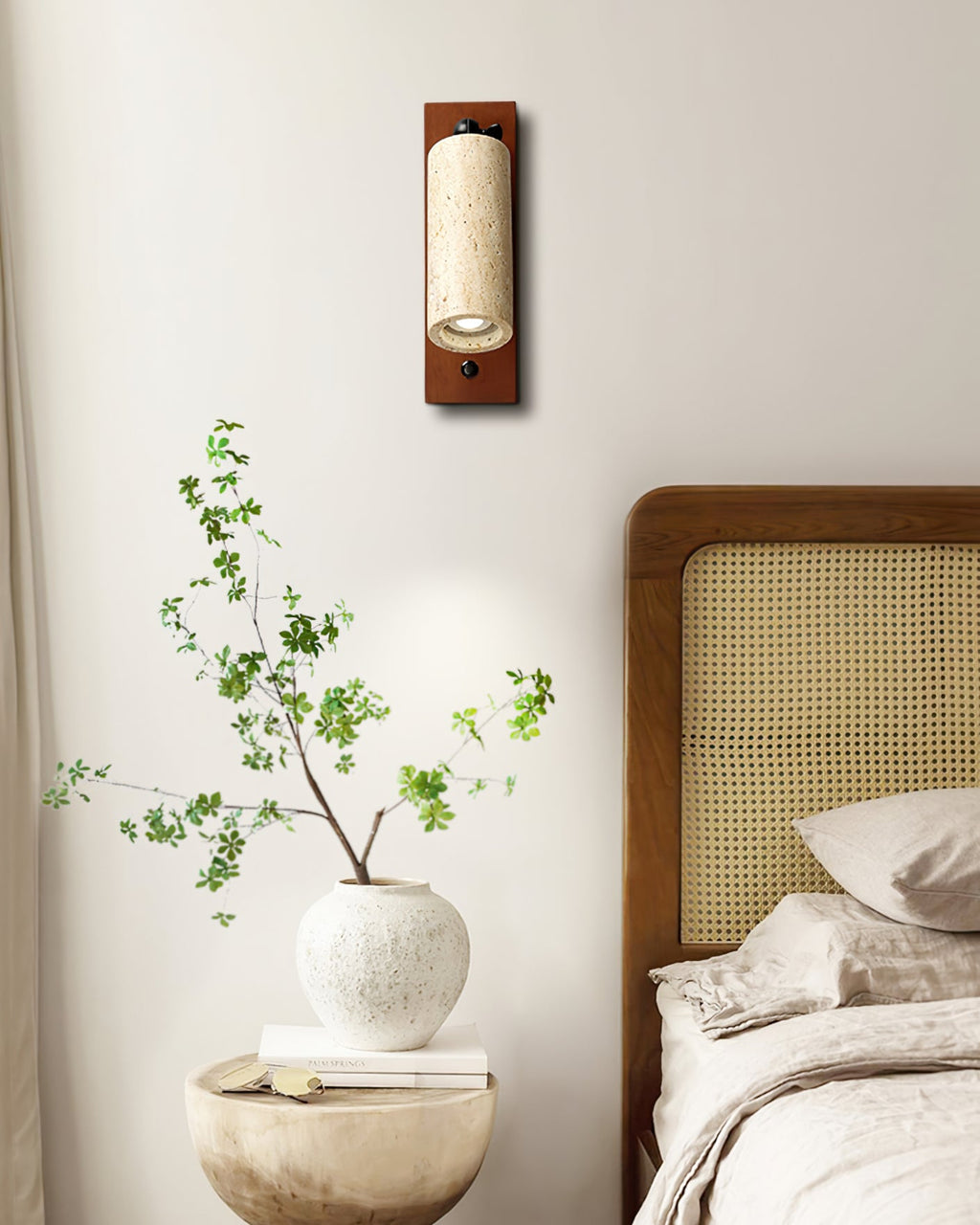 Ouglres wall sconce