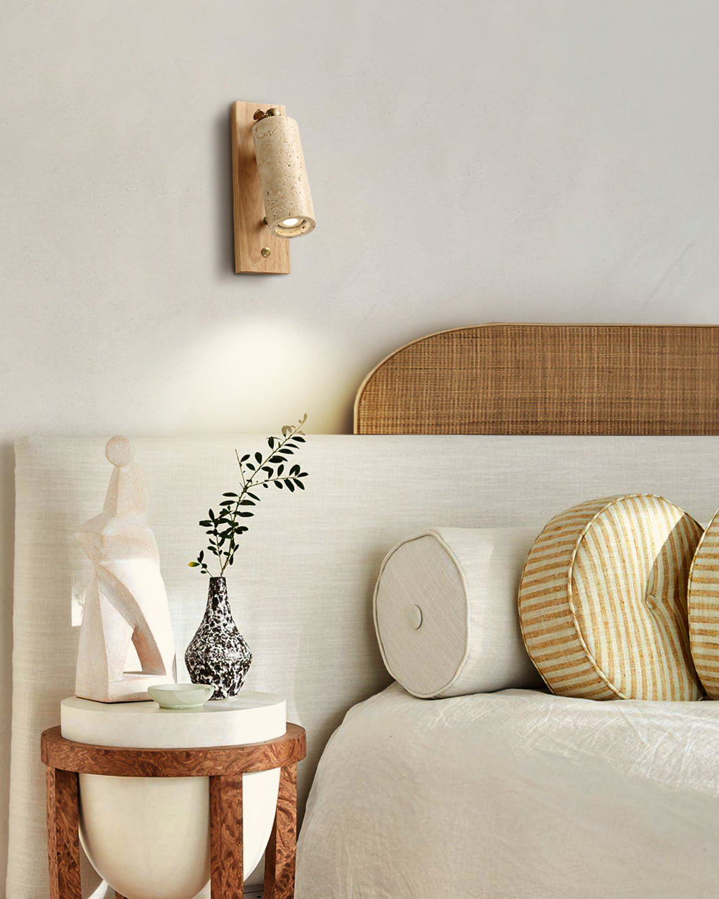 Ouglres wall sconce