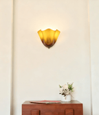 Zeitgenössische LED-Wandleuchte mit Blütenblatt-Design