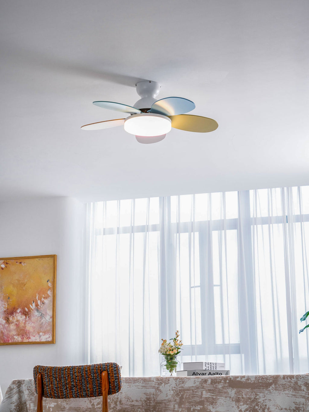 Wentylator sufitowy LED Dekoracyjna lampa sufitowa z łopatkami w kształcie płatków