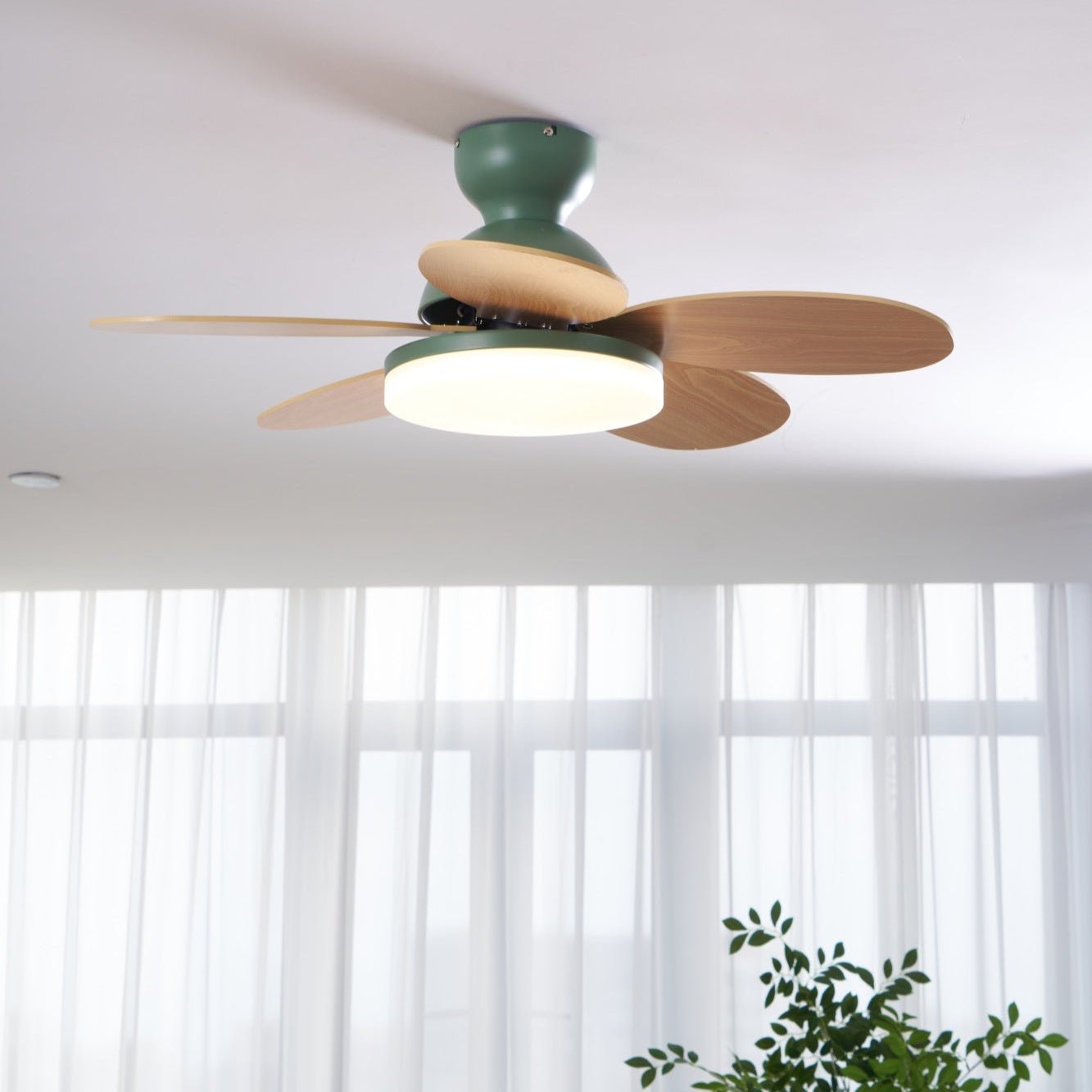 Wentylator sufitowy LED Dekoracyjna lampa sufitowa z łopatkami w kształcie płatków