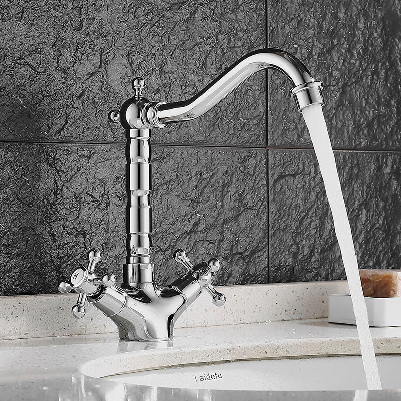 Classic antique-style basin faucet – perfect for kitchens and bathrooms