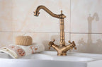 Classic antique-style basin faucet – perfect for kitchens and bathrooms
