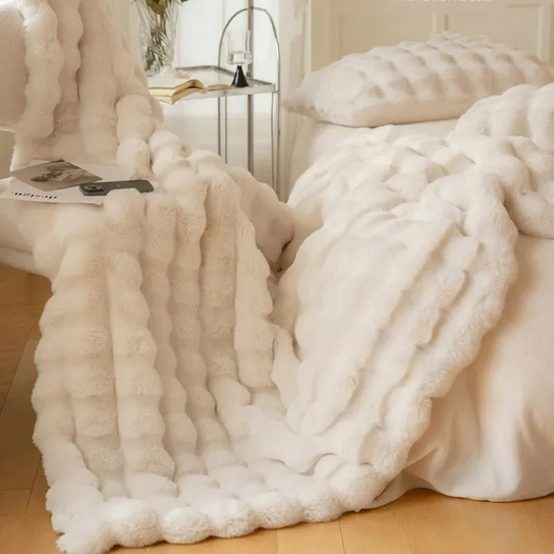 Gemütliche weiche Premium-Kuscheldecke aus Kaninchenfell für Wohnzimmer und Schlafzimmer