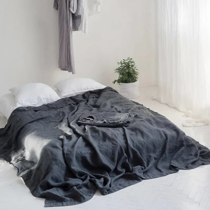 Sheet providing cooling comfort and free sleep
