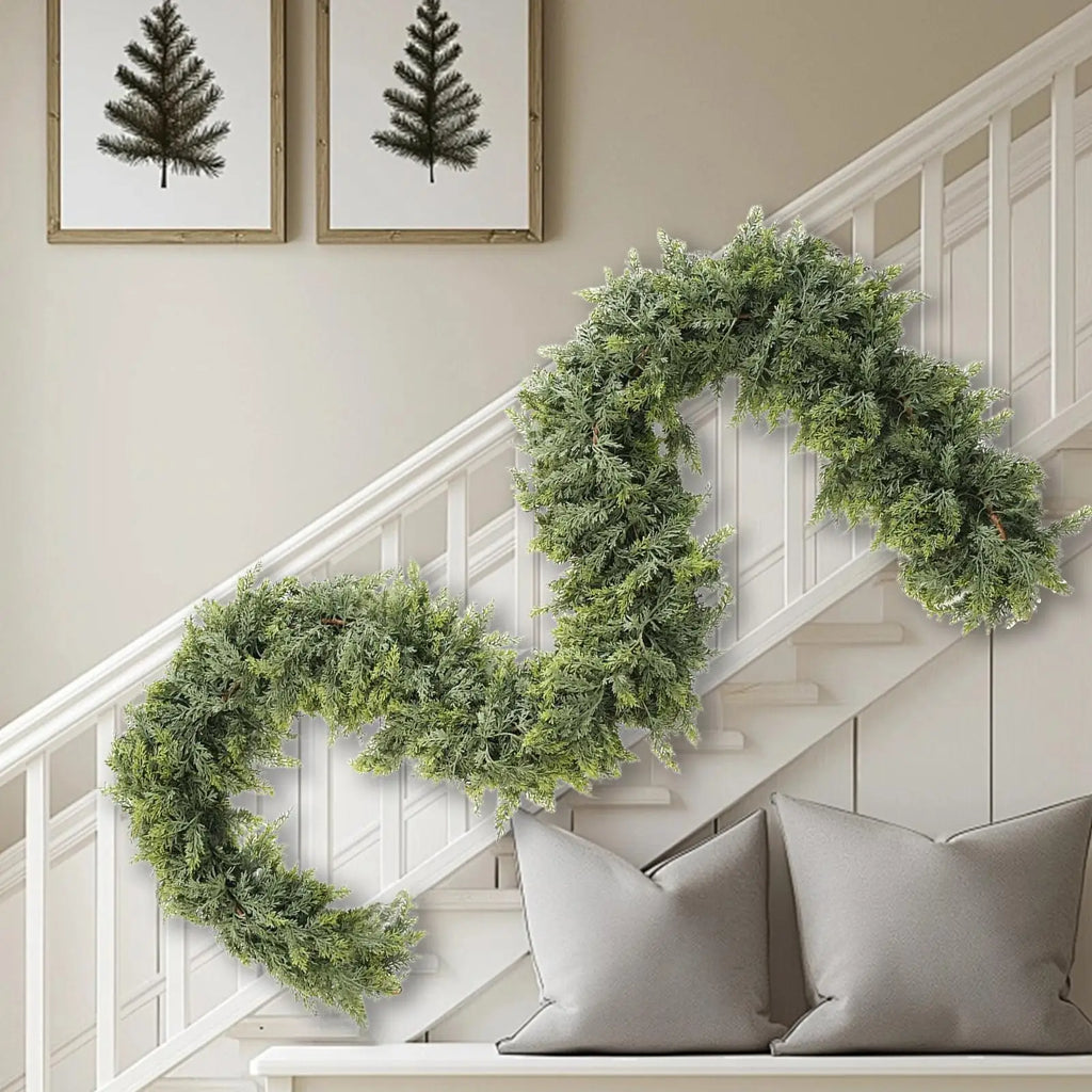 Guirlande décorative de Noël accent vert style cyprès