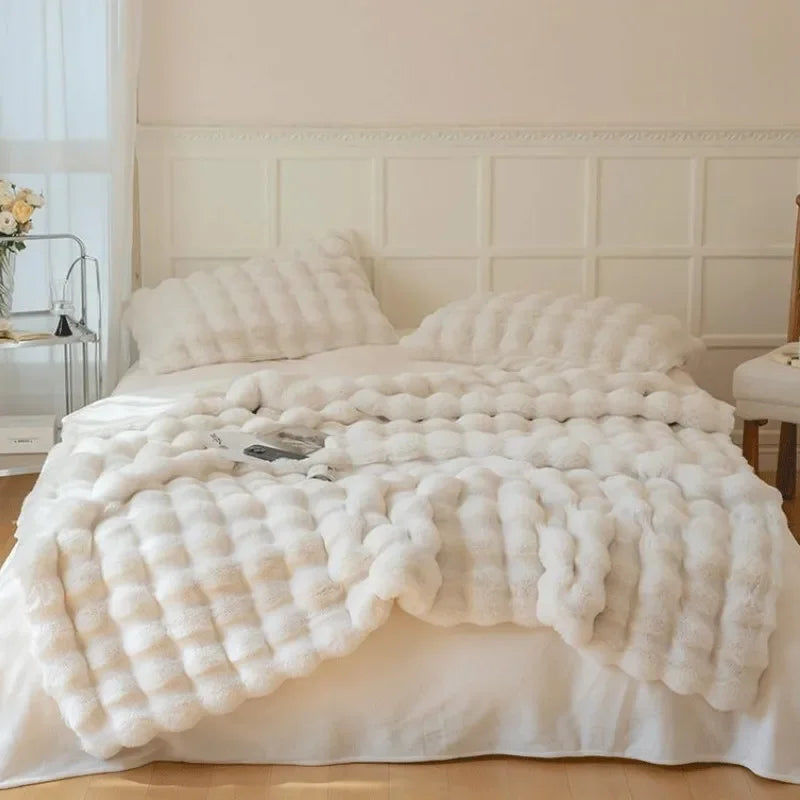Gemütliche weiche Premium-Kuscheldecke aus Kaninchenfell für Wohnzimmer und Schlafzimmer