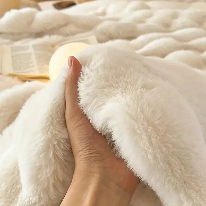 Gemütliche weiche Premium-Kuscheldecke aus Kaninchenfell für Wohnzimmer und Schlafzimmer