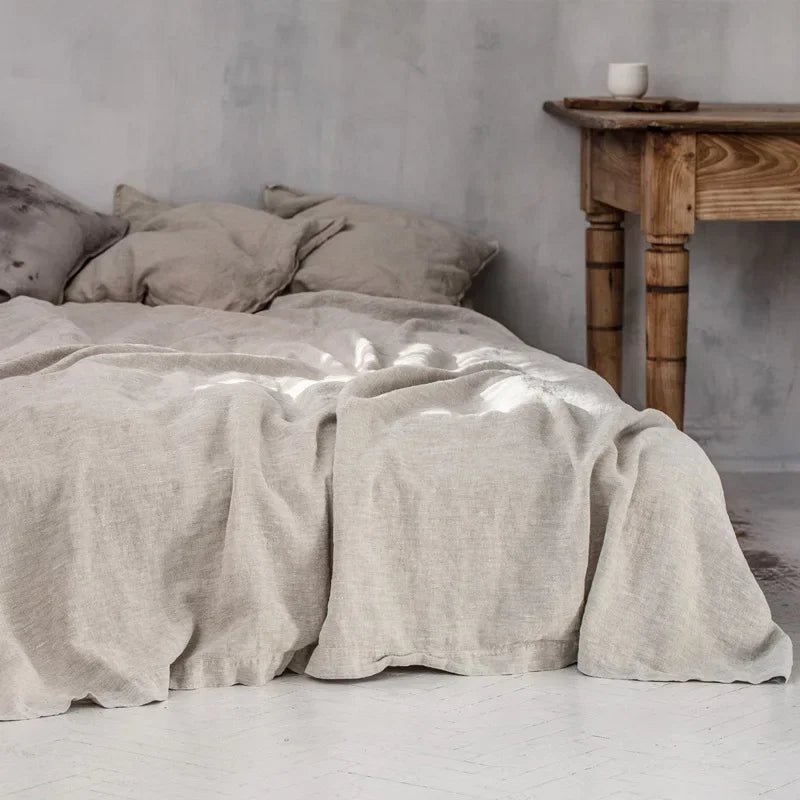 Sheet providing cooling comfort and free sleep