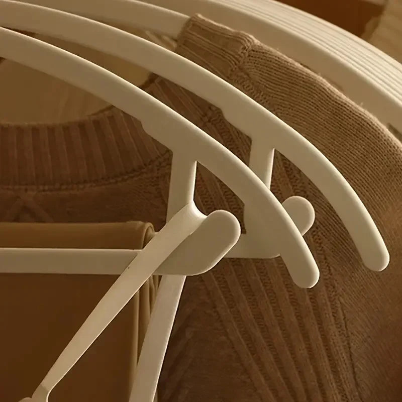 Inteligentny wieszak na ubrania oszczędzający miejsce