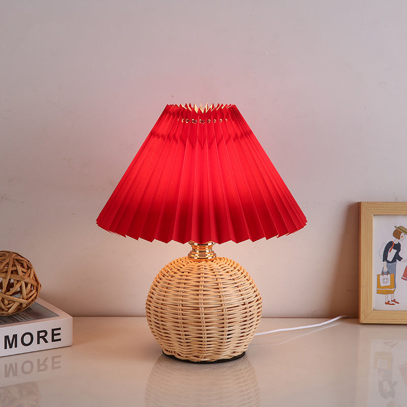Lampada da tavolo LED base in rattan intrecciato paralume plissettato