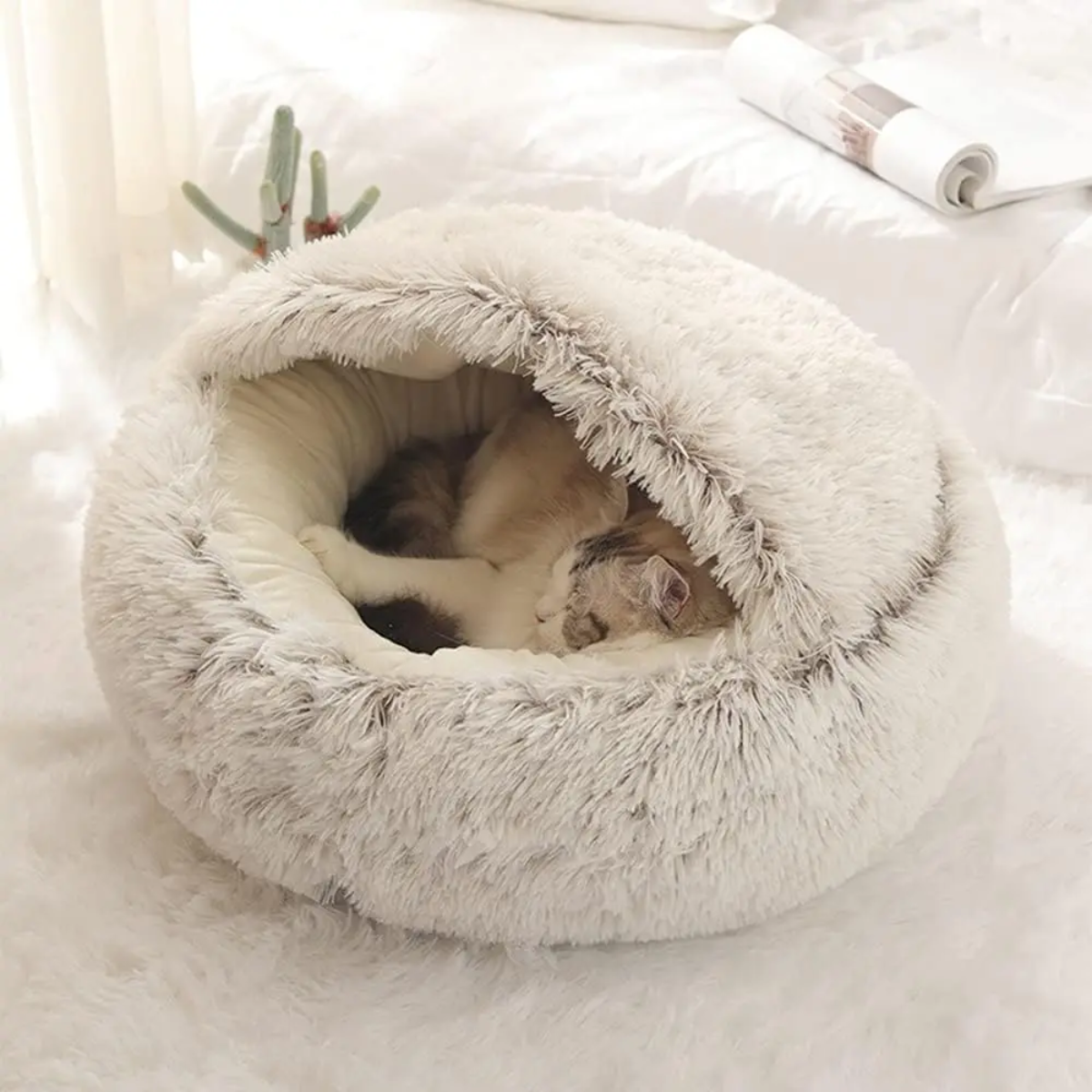 Round pet bed with hood