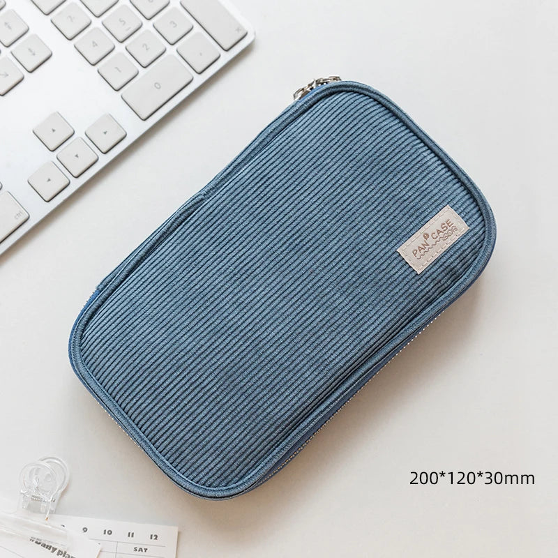 Trousse avec plusieurs poches de rangement