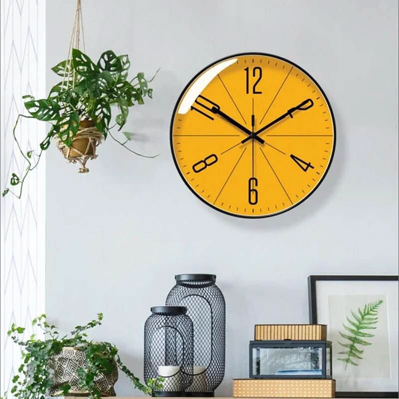 Orologio da parete moderno con meccanismo al quarzo di precisione