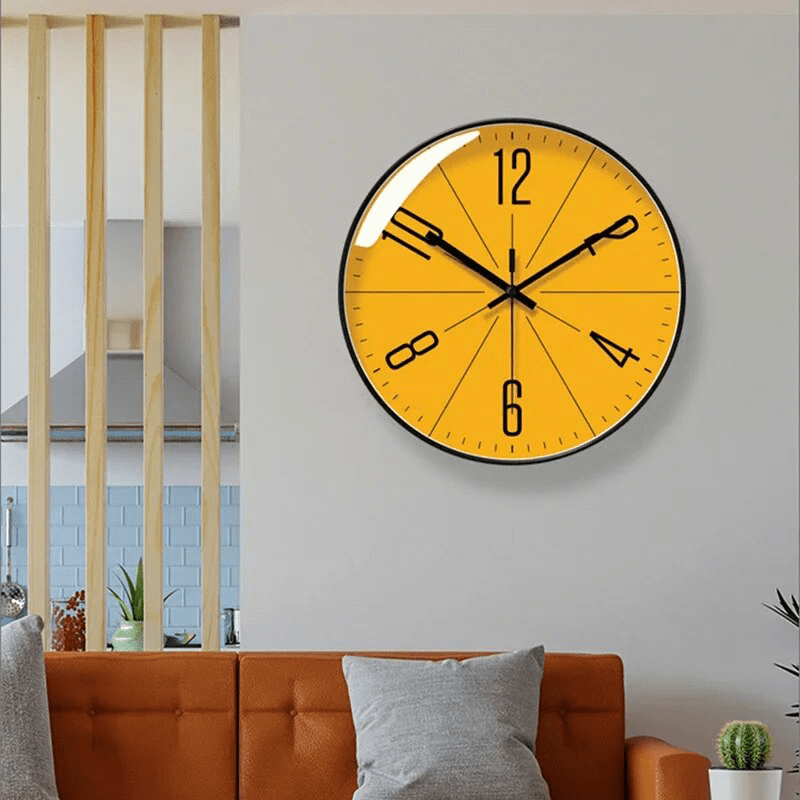Orologio da parete moderno con meccanismo al quarzo di precisione