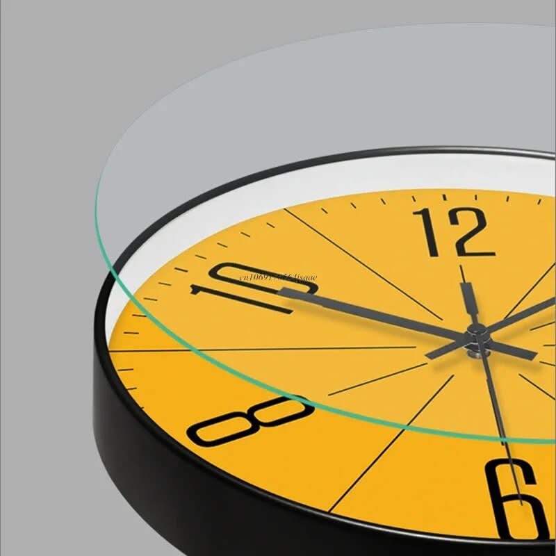 Orologio da parete moderno con meccanismo al quarzo di precisione