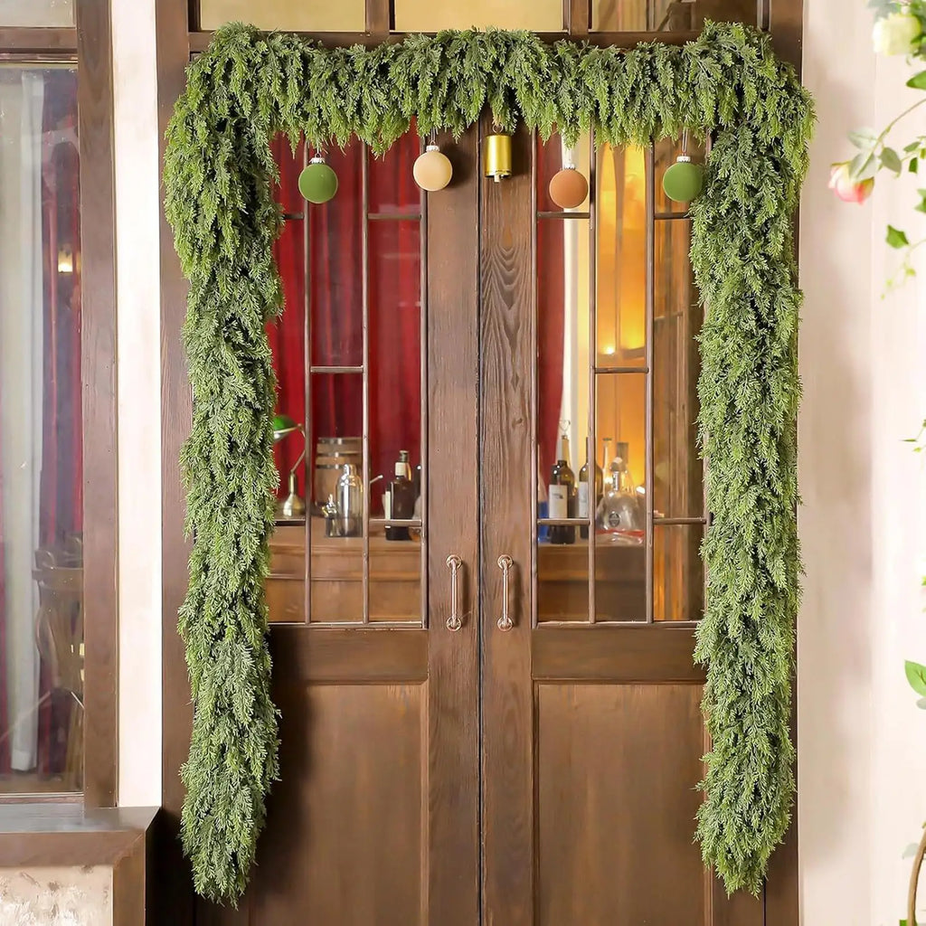Guirlande décorative de Noël accent vert style cyprès