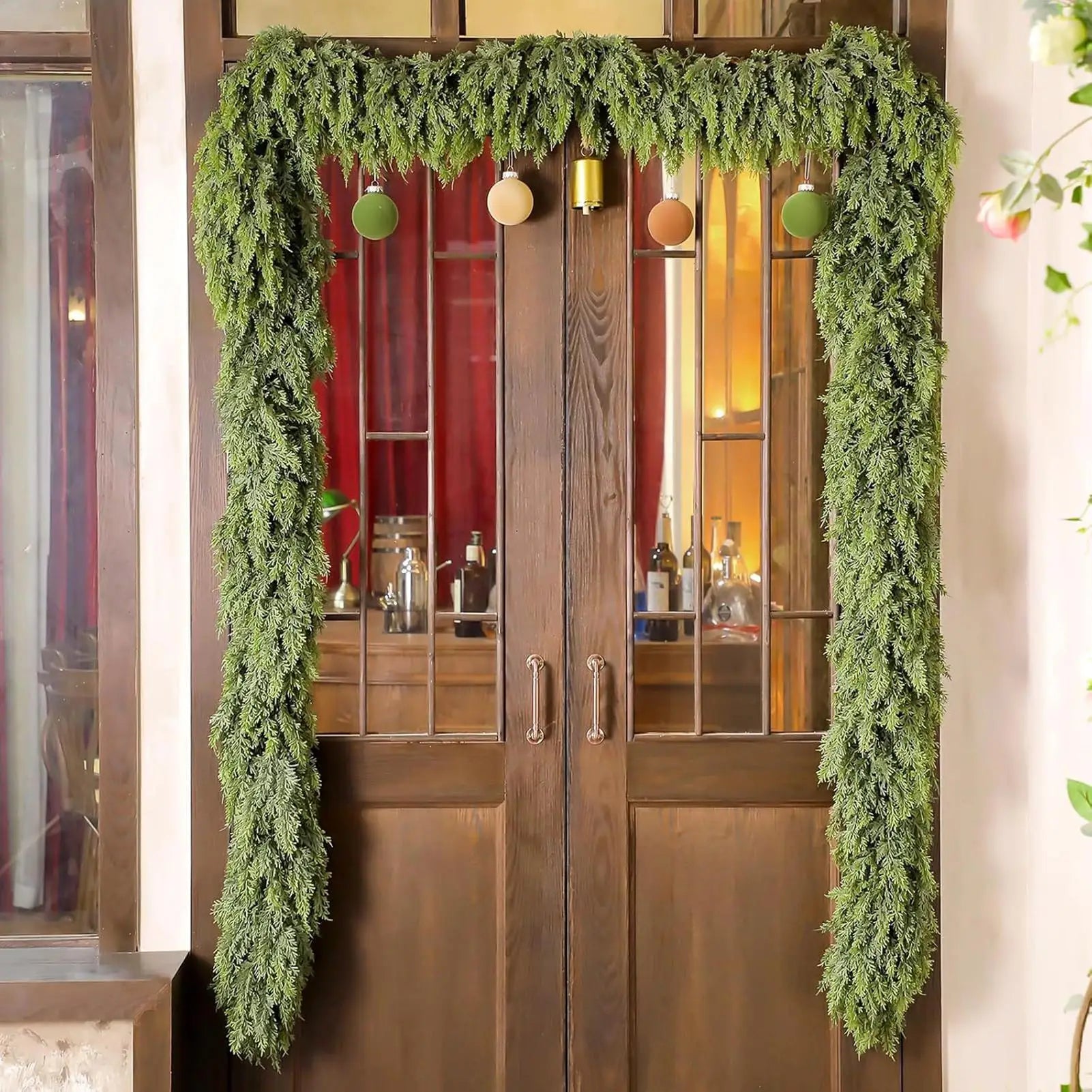Guirlande décorative de Noël accent vert style cyprès