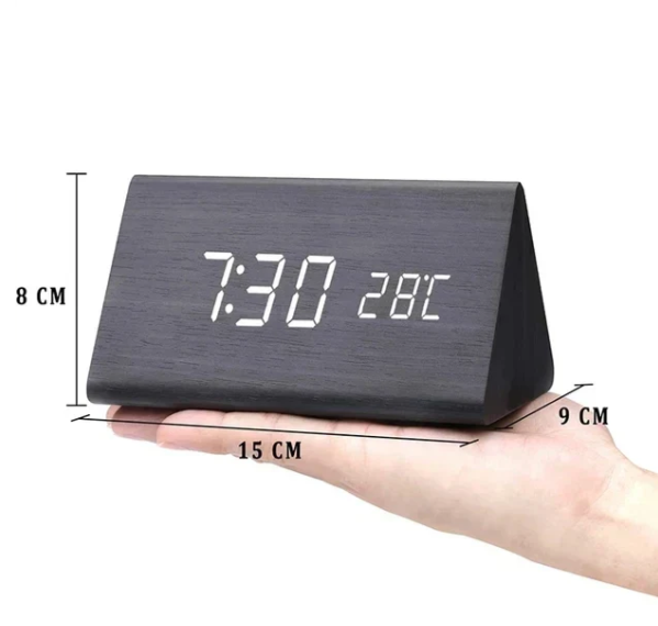 Reloj LED moderno de madera con control por voz