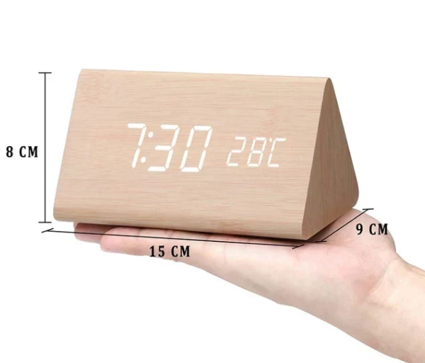 Reloj LED moderno de madera con control por voz