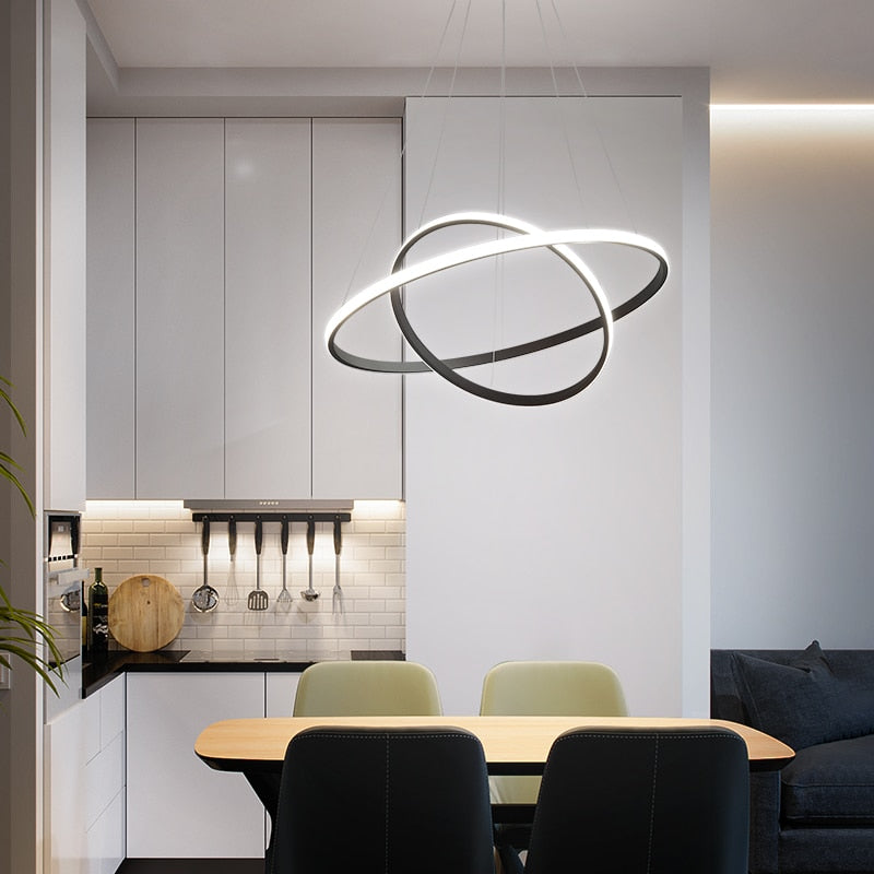Minimalistyczny lampa wisząca LED z pływającymi pierścieniami do jadalni i salonów