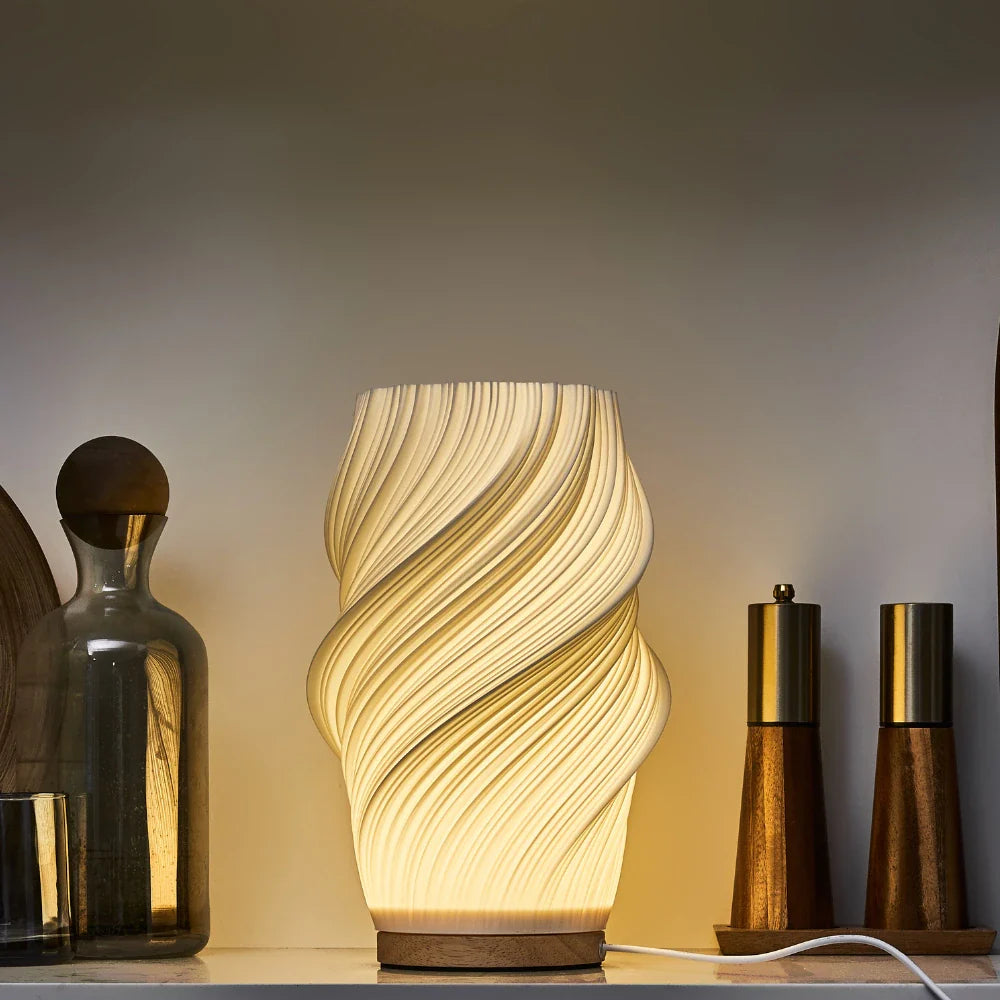 Stilvolle LED-Tischlampe Wave Creast für moderne Innenräume