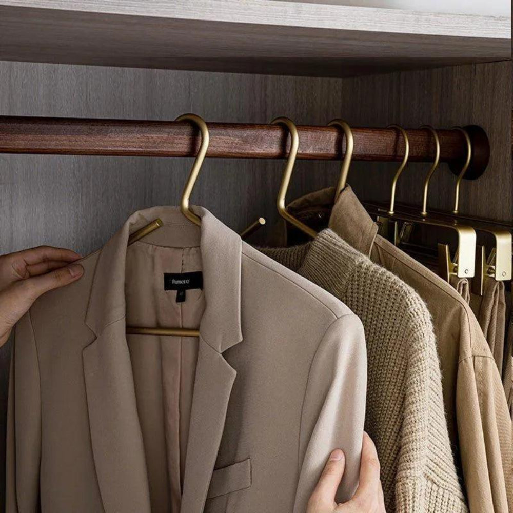 Eleganckie i funkcjonalne 5 wieszaków do uporządkowania garderoby