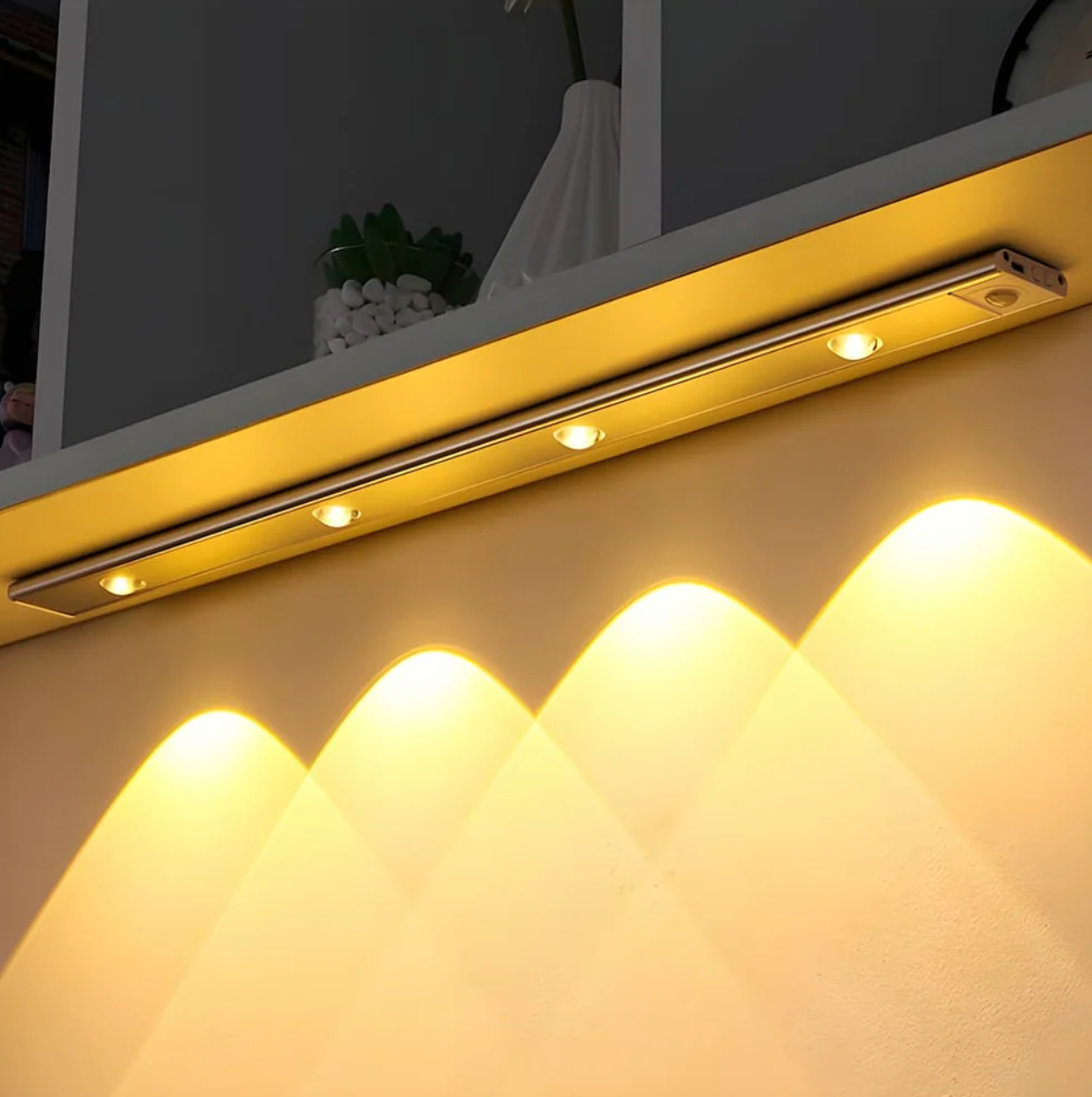 Lampada da parete ricaricabile con sensore di movimento e dimmer touch
