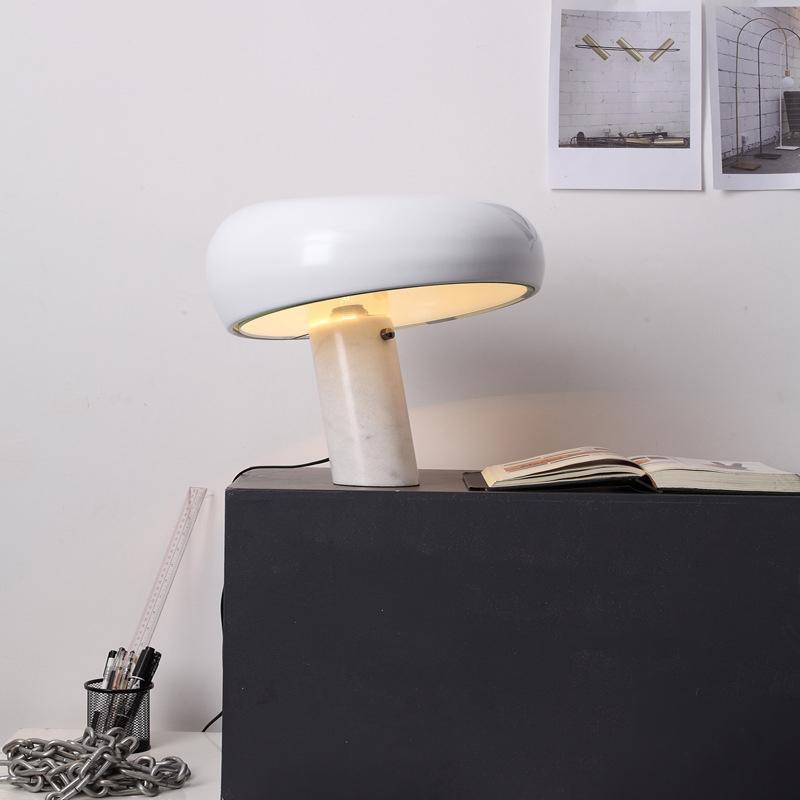Marmurowa Lampa Stołowa – Subtelne Oświetlenie Dekoracyjne do Wnętrz