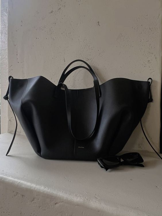 Classic elegant large leather tote handbag for women