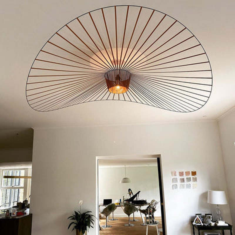 Lampada a sospensione decorativa con luce delicata e forma ondulata
